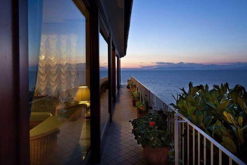 Le Querce Resort Sea Thermae & Spa Иския Екстериор снимка